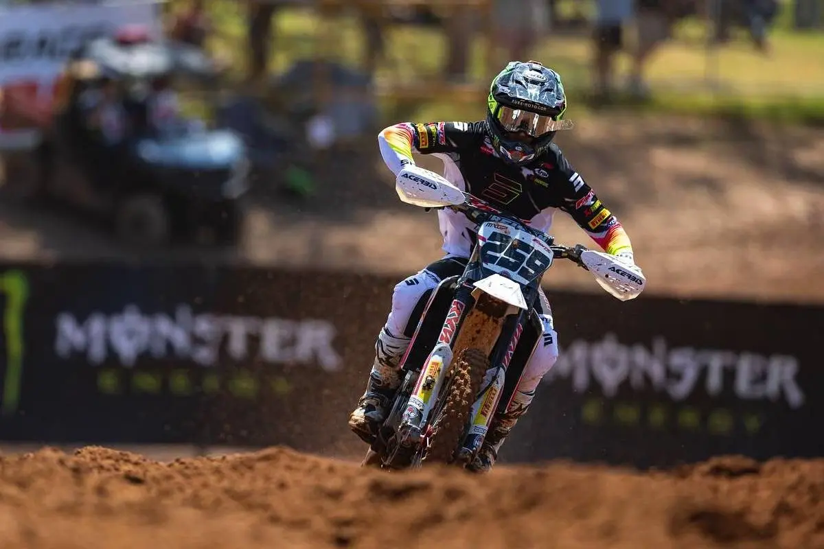Terzo nel Mondiale Motocross MXGP ed a piedi: il paradosso di Glenn Coldenhoff