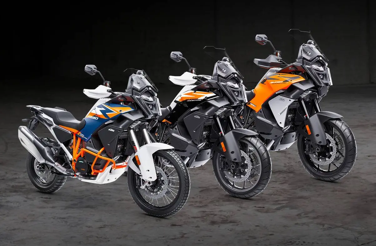 KTM, arrivano i nuovi modelli 1390 Super Adventure: tecnologia, prestazioni e design