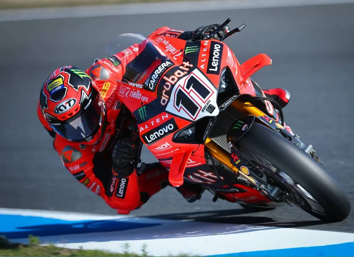 Superbike Estoril: Bulega non molla mai, Mondiale Ducati appeso al filo