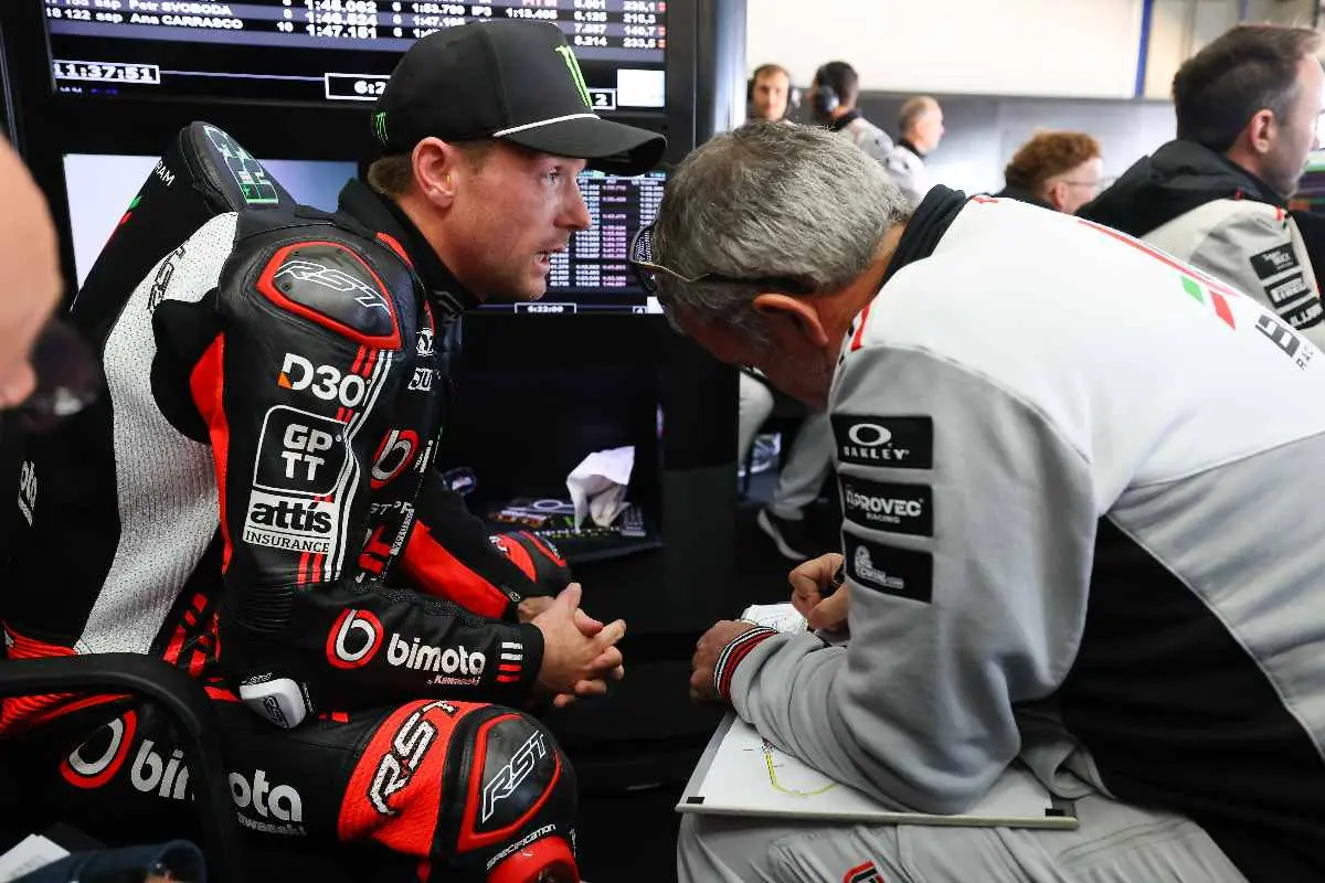 Alex Lowes pilota Bimota Superbike nel Jerez Test