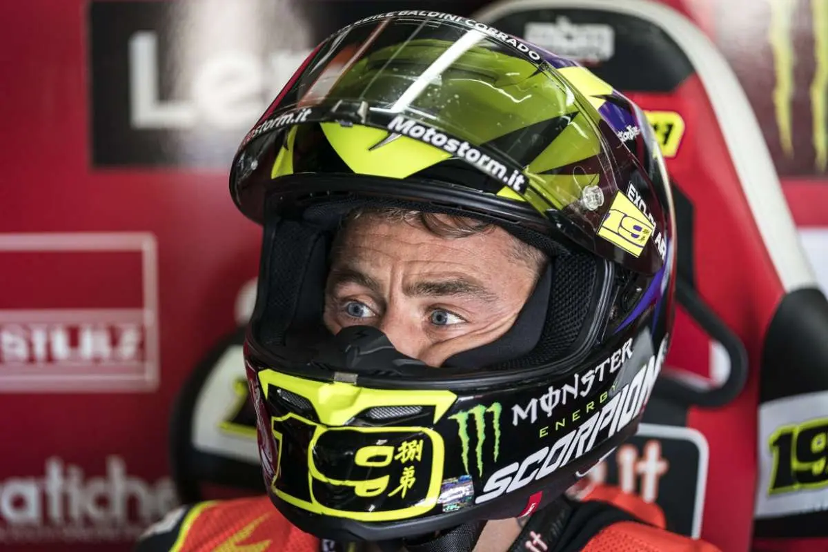 Alvaro Bautista scontento, Lavilla: "Allora perché continua a correre in SBK?"