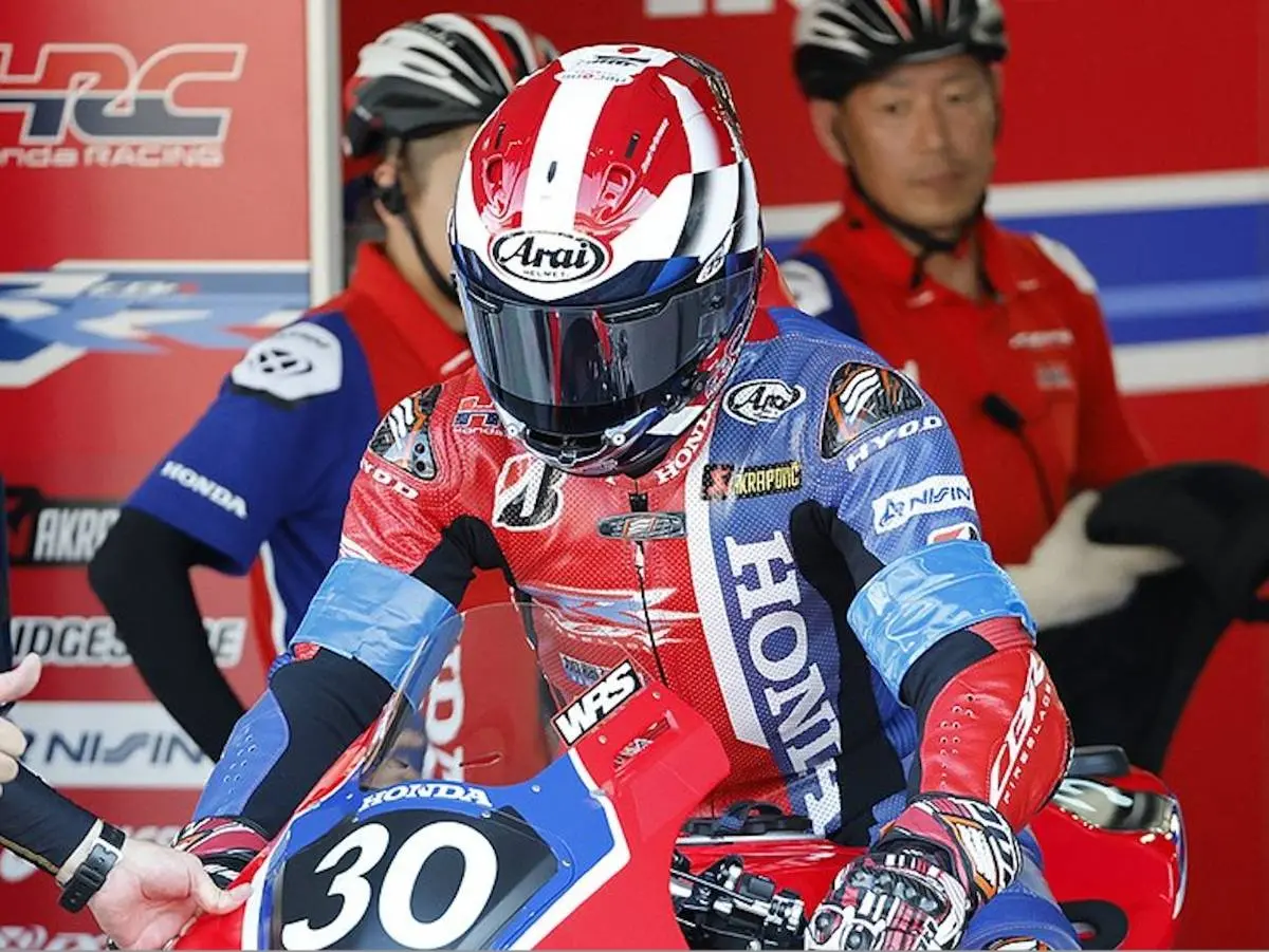 Arai, eccellenza giapponese: livrea HRC per l’RX-7V EVO e replica off-road Van Beveren a Eicma