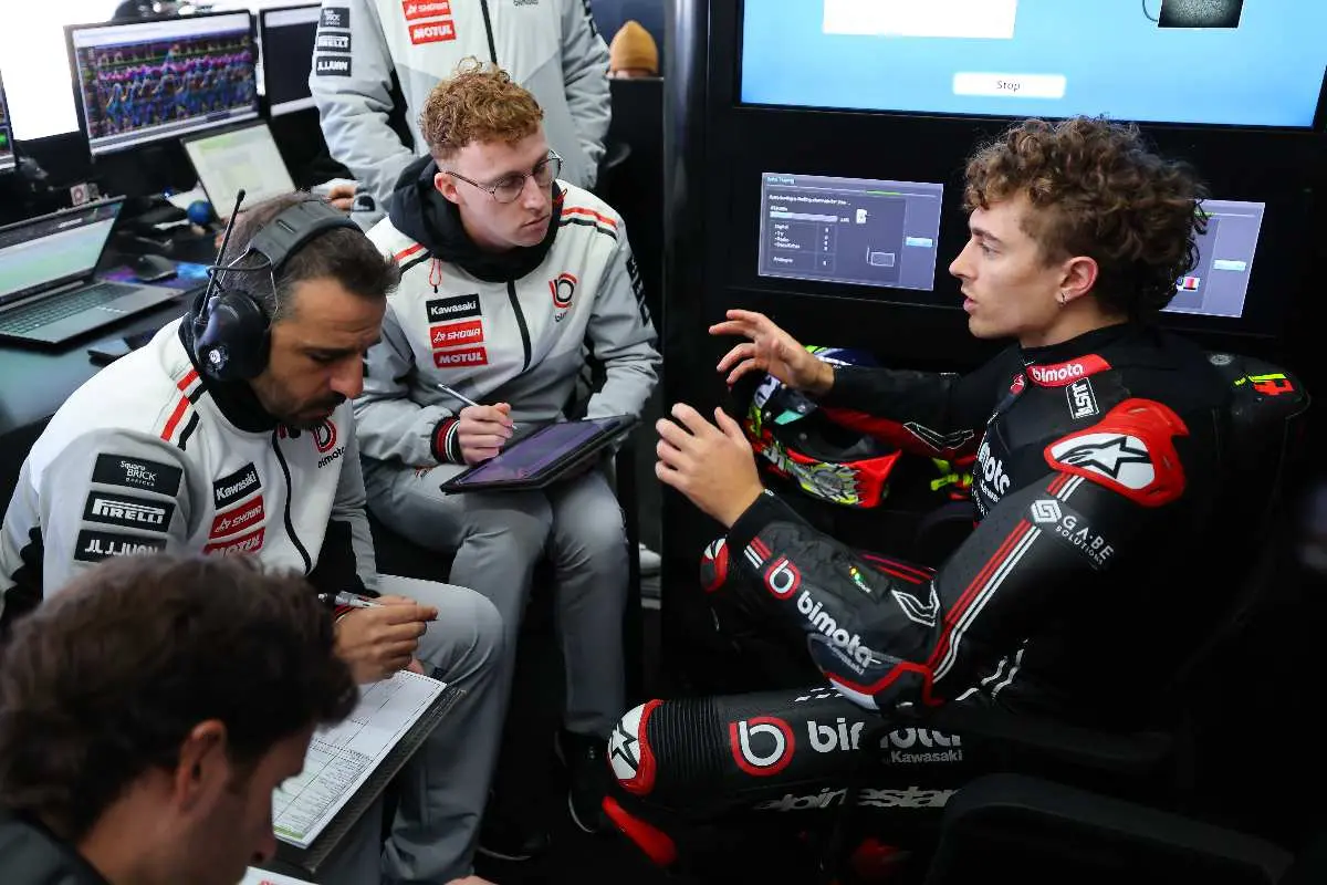 Axel Bassani e Uri Pallares nel box Bimota Superbike nel Jerez Test