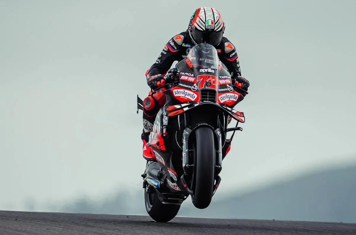 Marco Bezzecchi comanda il warm up a Portimao, attesa per il “riscatto” di Bulega