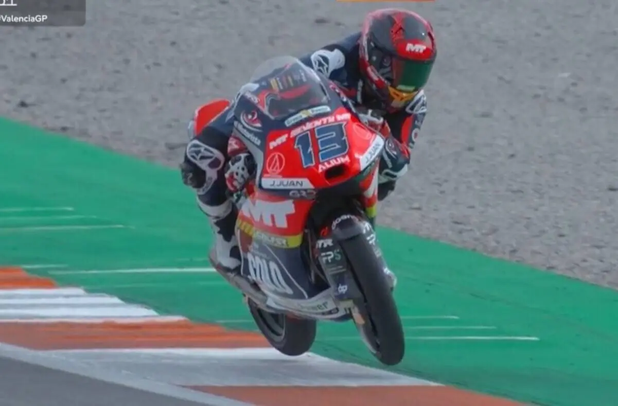 Moto3 Valencia: Fernandez record, che numero Quiles, Danish "non toccate il verde"