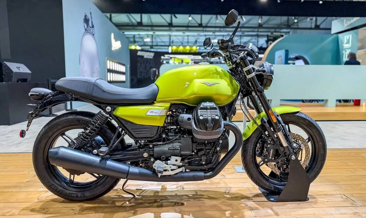 Nuove livree 2026 Moto Guzzi: eleganza, storia e spirito racing per V7, V85 TT e Stelvio Duecento Tributo