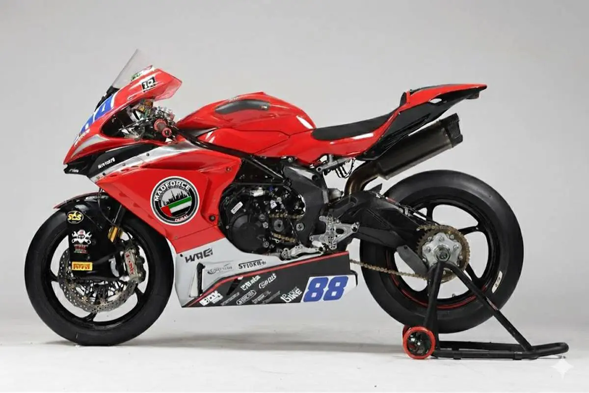 MotoZoo si allea con Madforce Dubai: MV Agusta, fascino arabo e il talento di Giombini