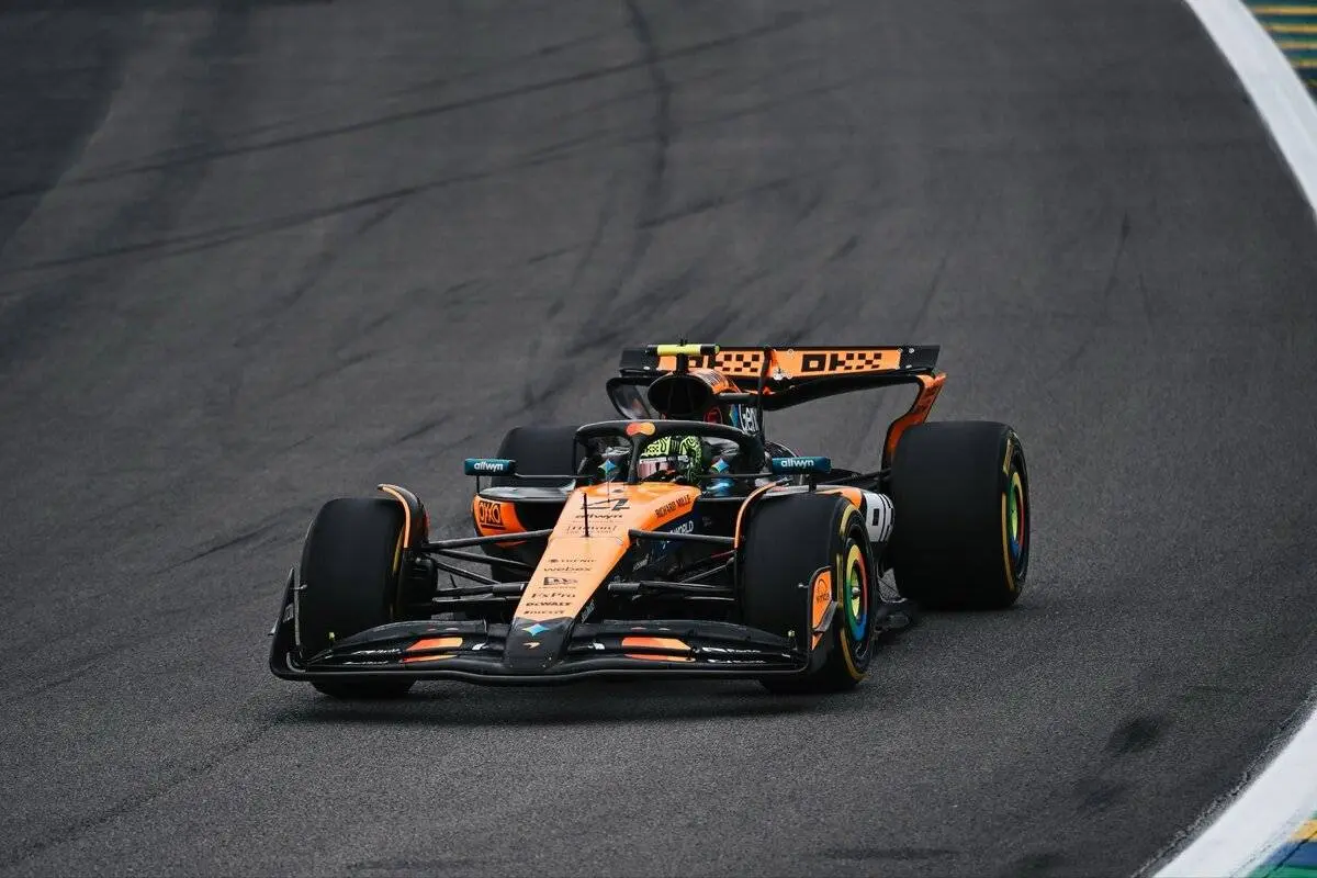 Norris imprendibile a Interlagos: Pole in Brasile davanti a Antonelli, Verstappen crolla ed è solo 16°