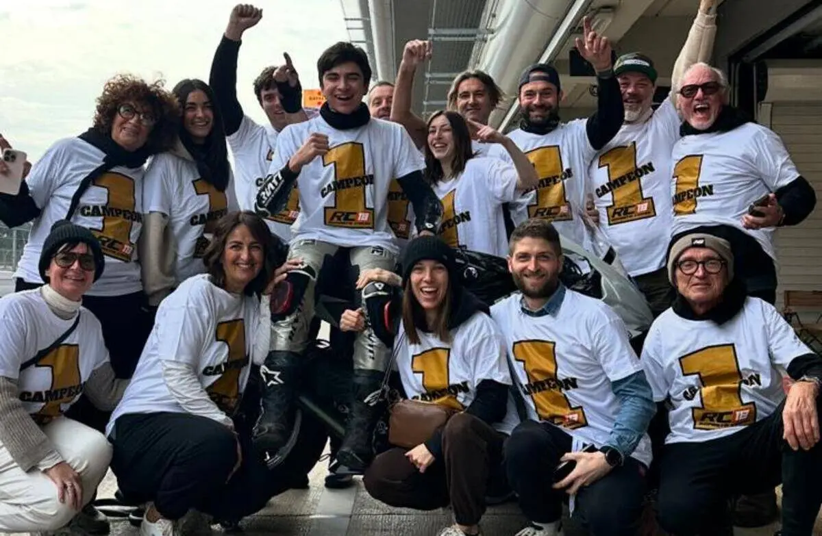 Apoteosi tricolore: Filippo Orlandi e RC113 Reparto Corse in trionfo in Copa de España