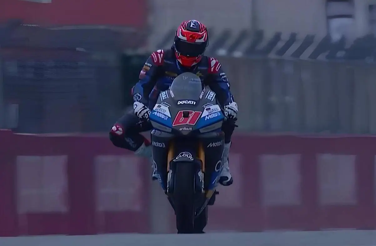 MotoE Portimao: Alessandro Zaccone arraffa l'ultima pole position