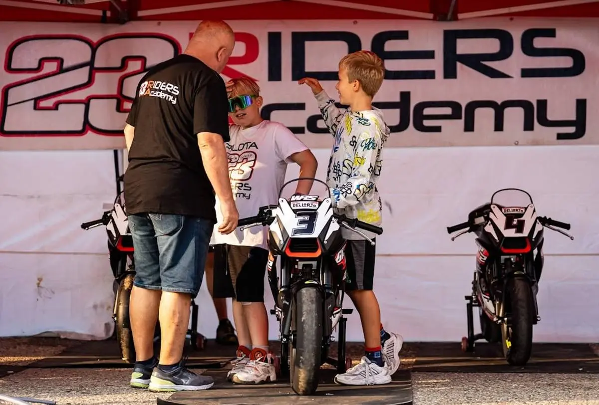 23 Riders Academy corsi all inclusive per giovani piloti, demo ride in pista e iscrizioni aperte!