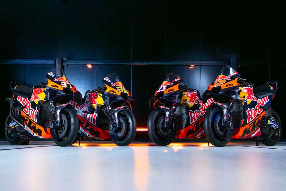 KTM tra investitori, Dorna e Tech3: tanti nodi da sciogliere, Acosta in attesa