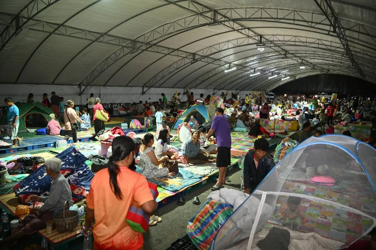 Migliaia di profughi nel Buriram, forse è il caso di lasciar perdere la MotoGP...