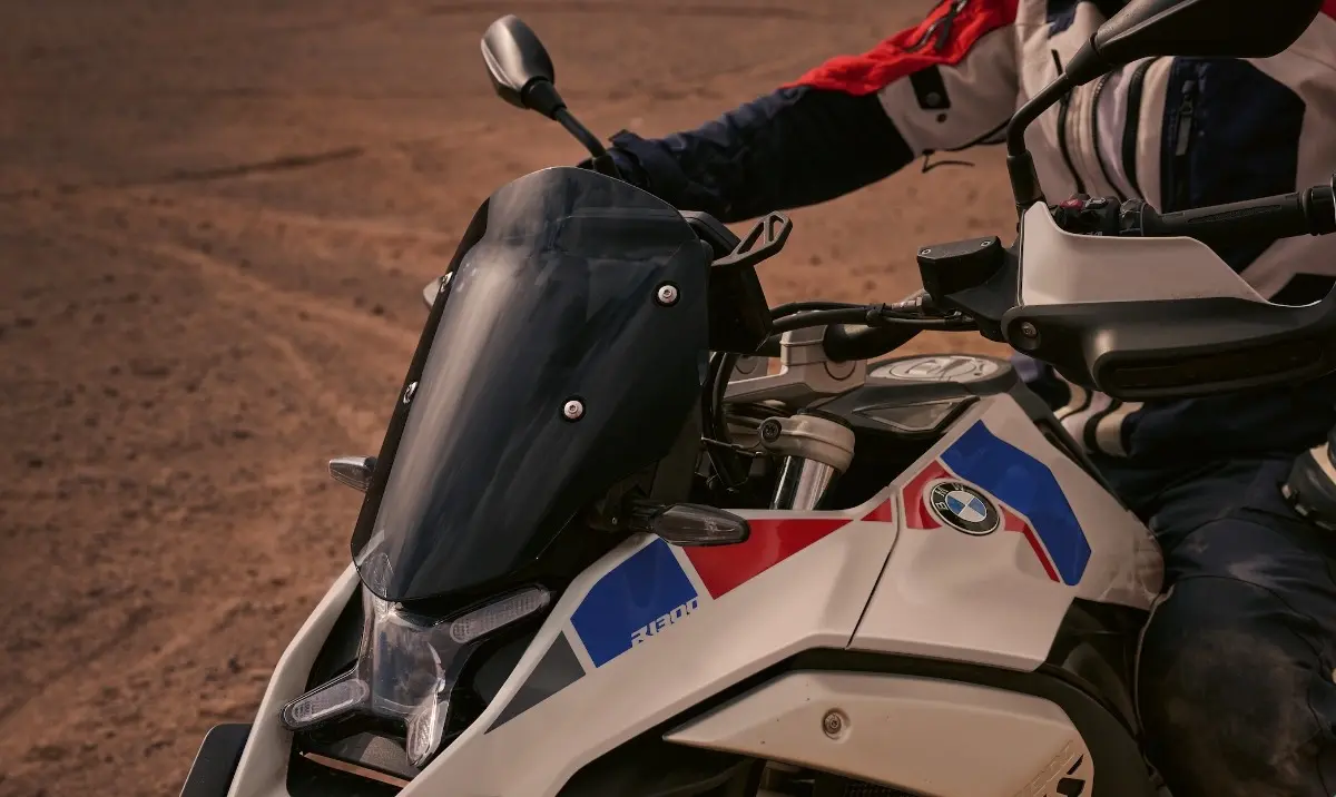 Maxi enduros, minimal off-road: in the city, just happy-hour explorers