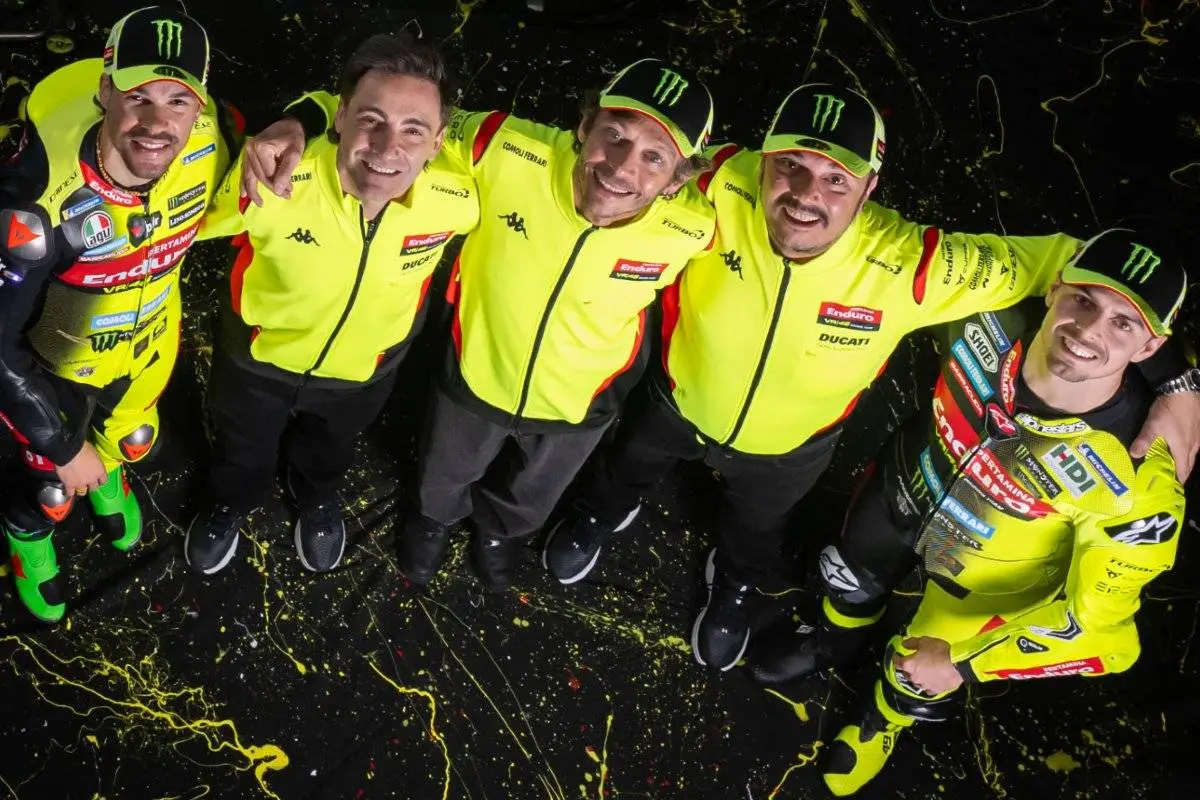 VR46 avanti con Ducati e Valentino Rossi senza loghi