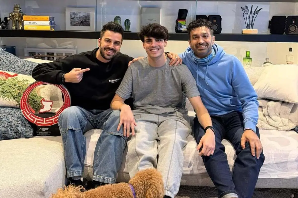 Aldeguer sidelined but always connected: 'He wants to know everything. His return? We're waiting for the doctors