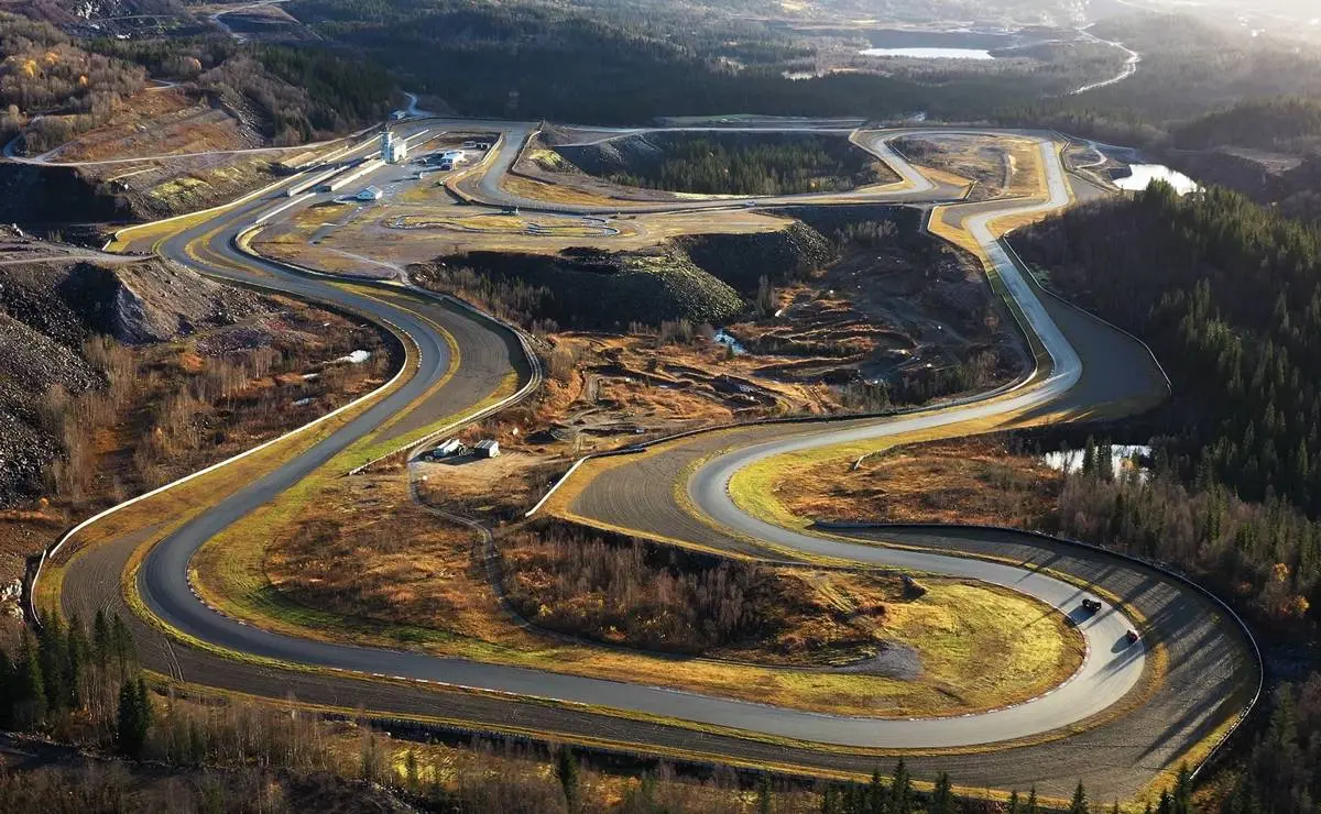 Arctic Circle Raceway: l’autodromo dove in inverno si scia e d’estate si va in moto