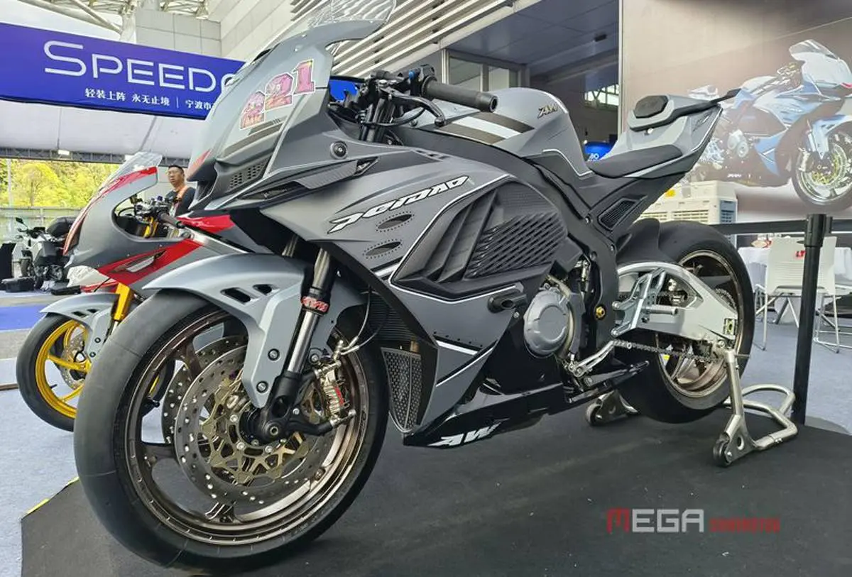From China with a vengeance: AW Motorcycle aims to impress with the Saber 500 and 700