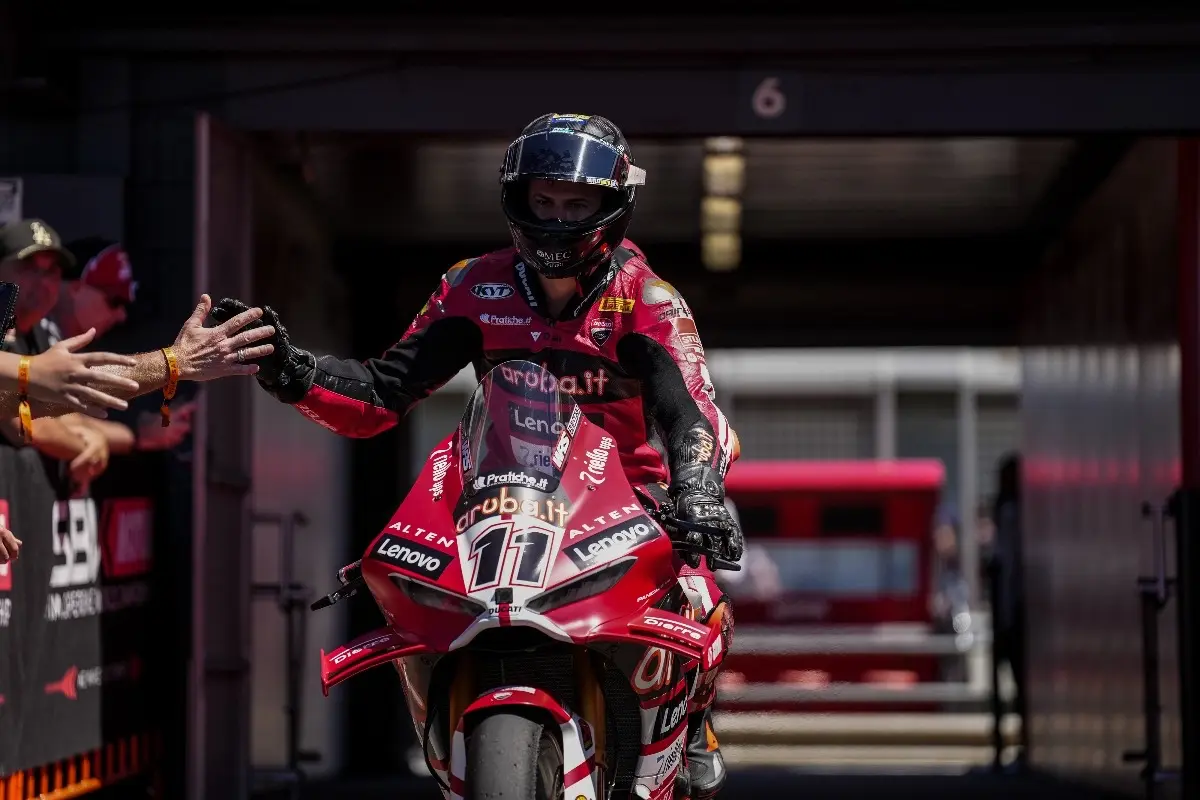 Phillip Island, gara 1: Bulega non dà scampo, Ducati strapazza il Mondiale