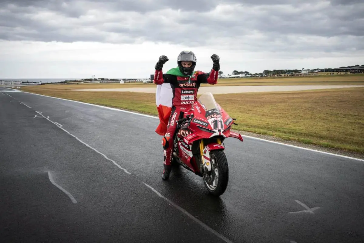 Bulega makes history at Phillip Island and reveals: "I was angry before Race 2"