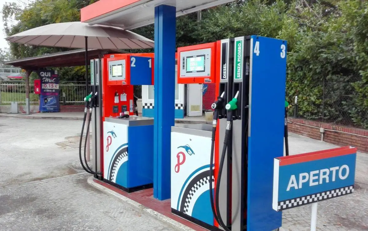 Benzina a San Marino: perché costa meno e come funziona la Smac Card