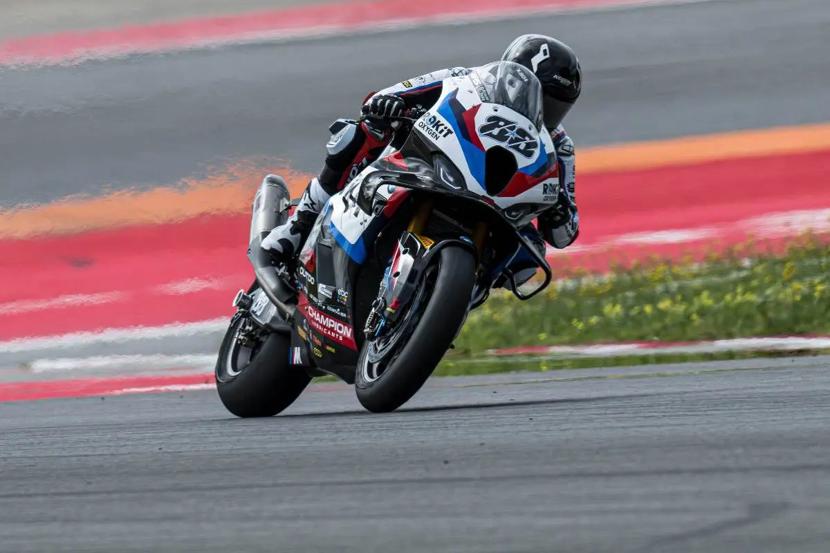 SBK Portimao test, times at 14:00: Oliveira leads, with Bimota and Petrucci in pursuit