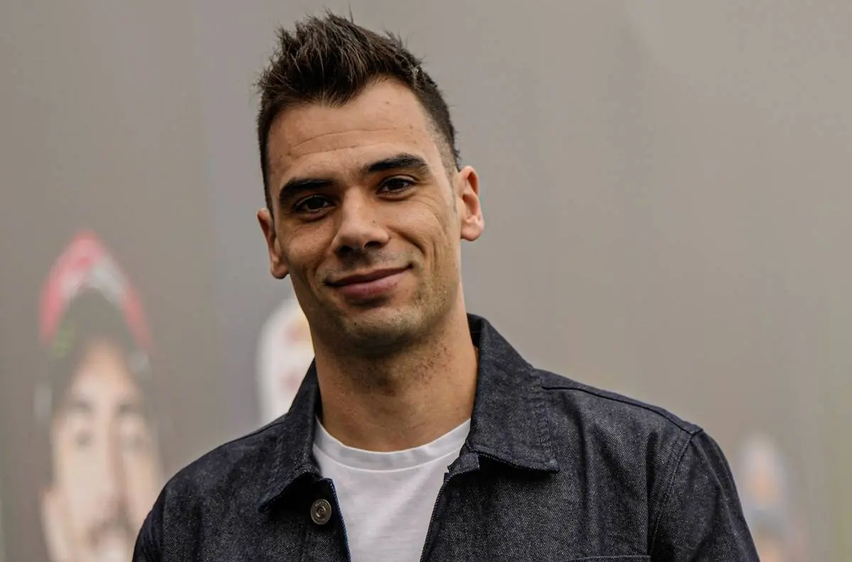 Oliveira: rider, team principal and talent scout. With Tomas Alonso in the new Sportbike World Championship