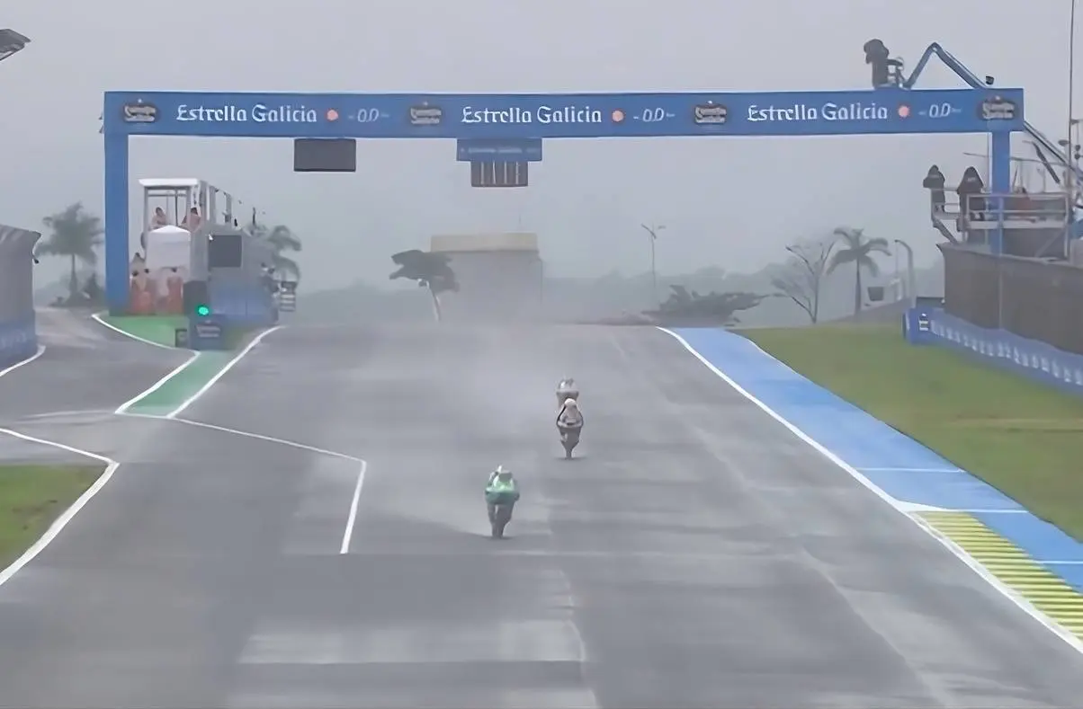 Moto3's rain-soaked debut in Brazil: the FP1 standings and the new MotoGP schedule