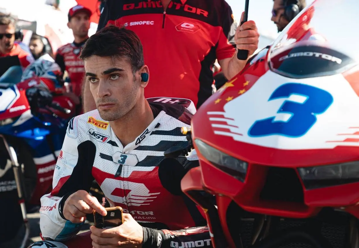 Supersport: De Rosa restarts at 39 with the fate of the other Chinese brand, QJ Motor, in his hands