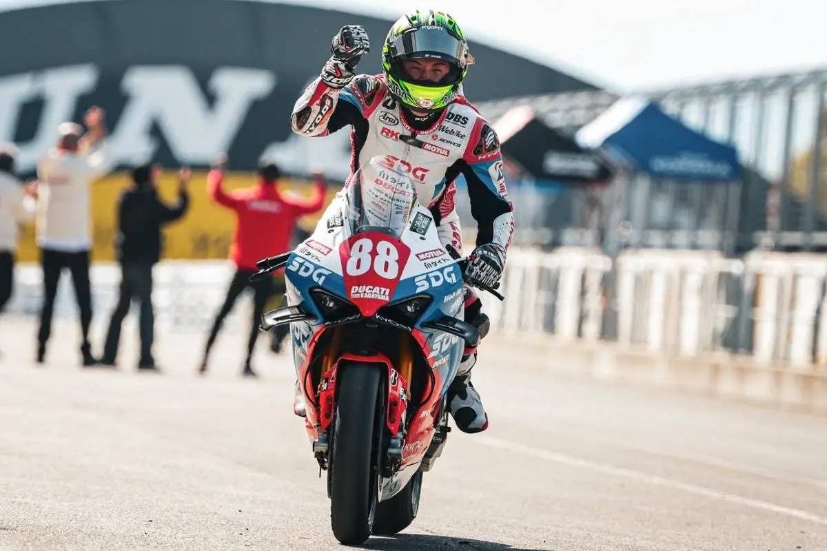 Dal macero al trionfo: Mizuno con Ducati Kagayama domina nell'All Japan Superbike