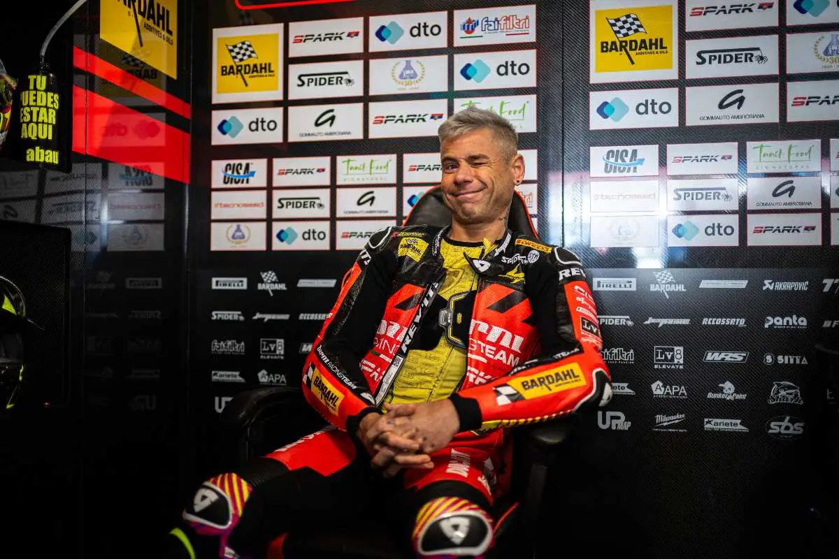 Alvaro Bautista pilota Barni Spark Racing Team seduto nel box Superbike WorldSBK ad Assen