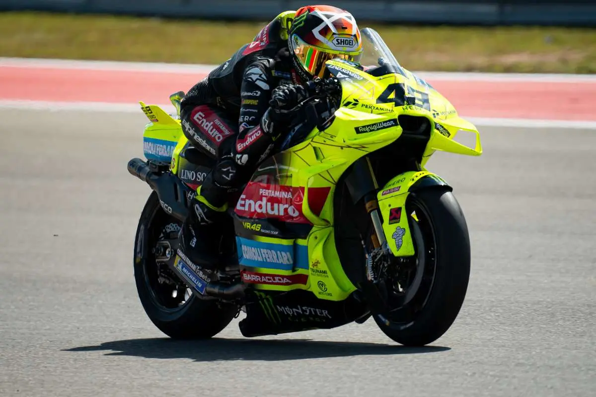 MotoGP Spagna, classifica FP1: doppietta VR46 a Jerez, Bezzecchi circondato da Ducati