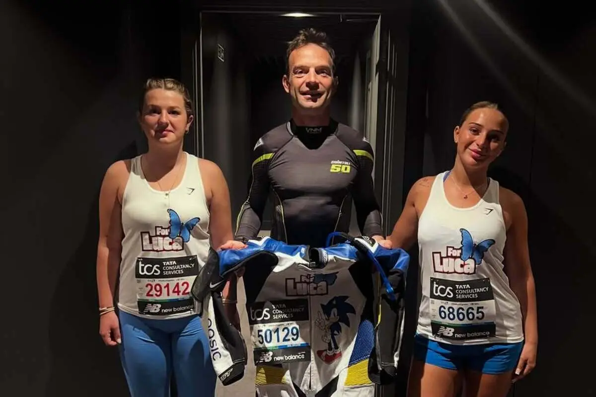 Guintoli emoziona alla Maratona di Londra: tributo a Luca, boom di donazioni e primato in tuta da gara