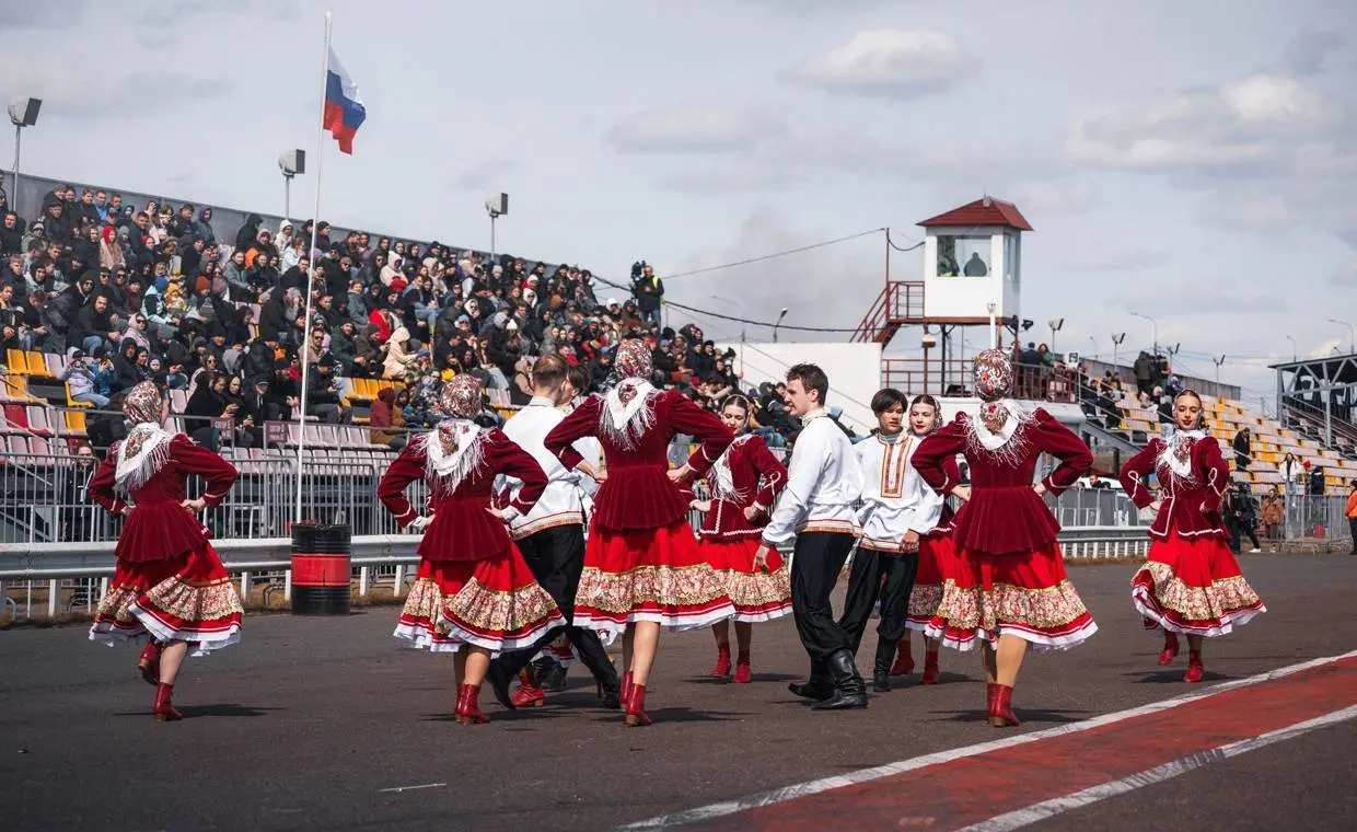 Engines on Ice: The Red Ring, Where Motorsport Challenges Siberia