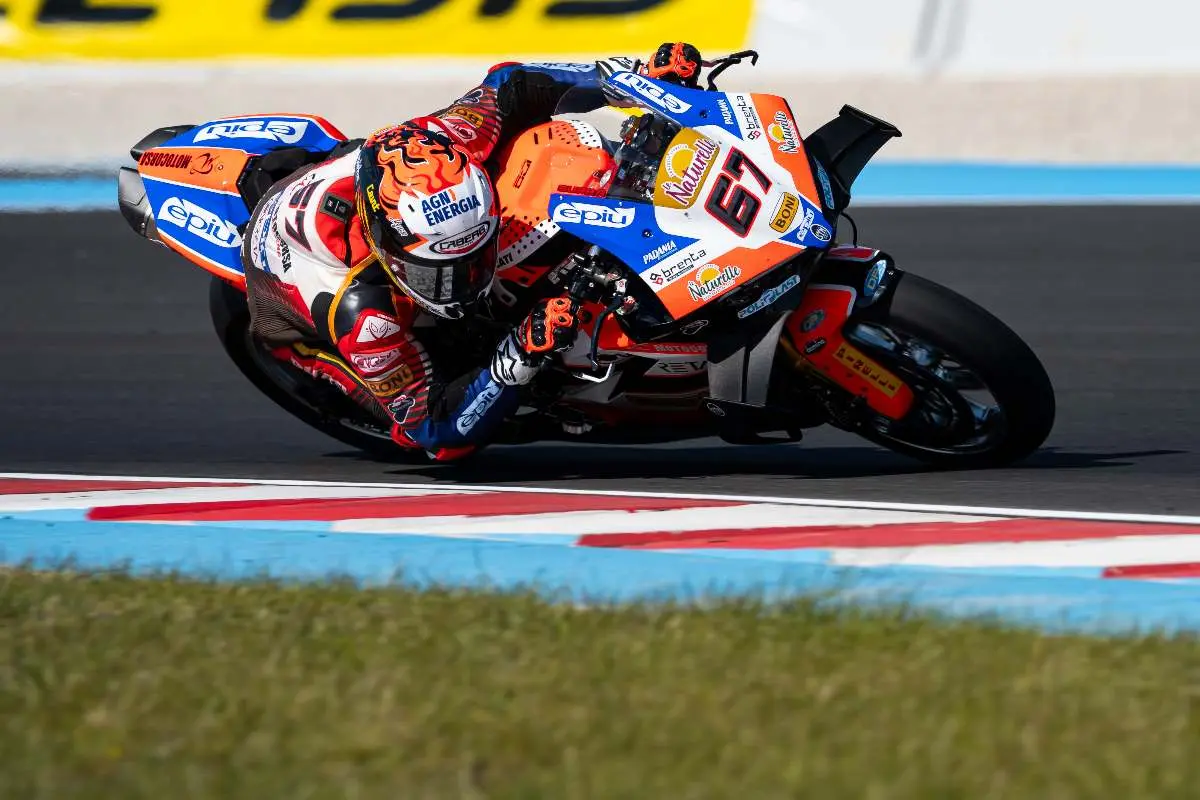 SBK, Alberto Surra incanta a Balaton Park: il team Motocorsa torna a sorridere