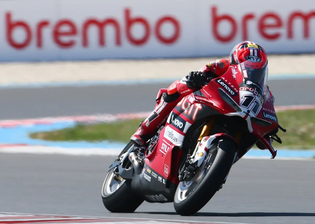 Balaton Race 1: Bulega, no one behind—he’s in a league of his own in Superbike