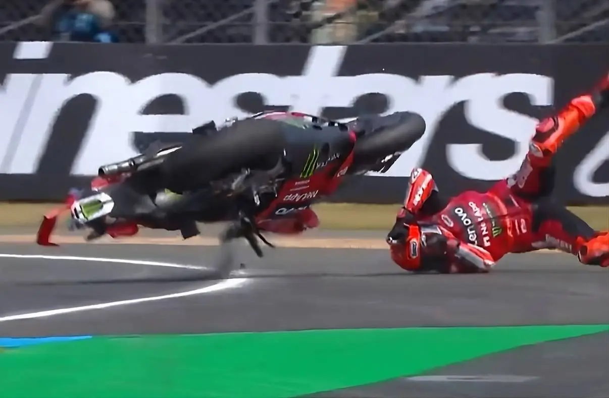 Marquez, foot fracture after scary highside at Le Mans: surgery and ruled out of Barcelona as well