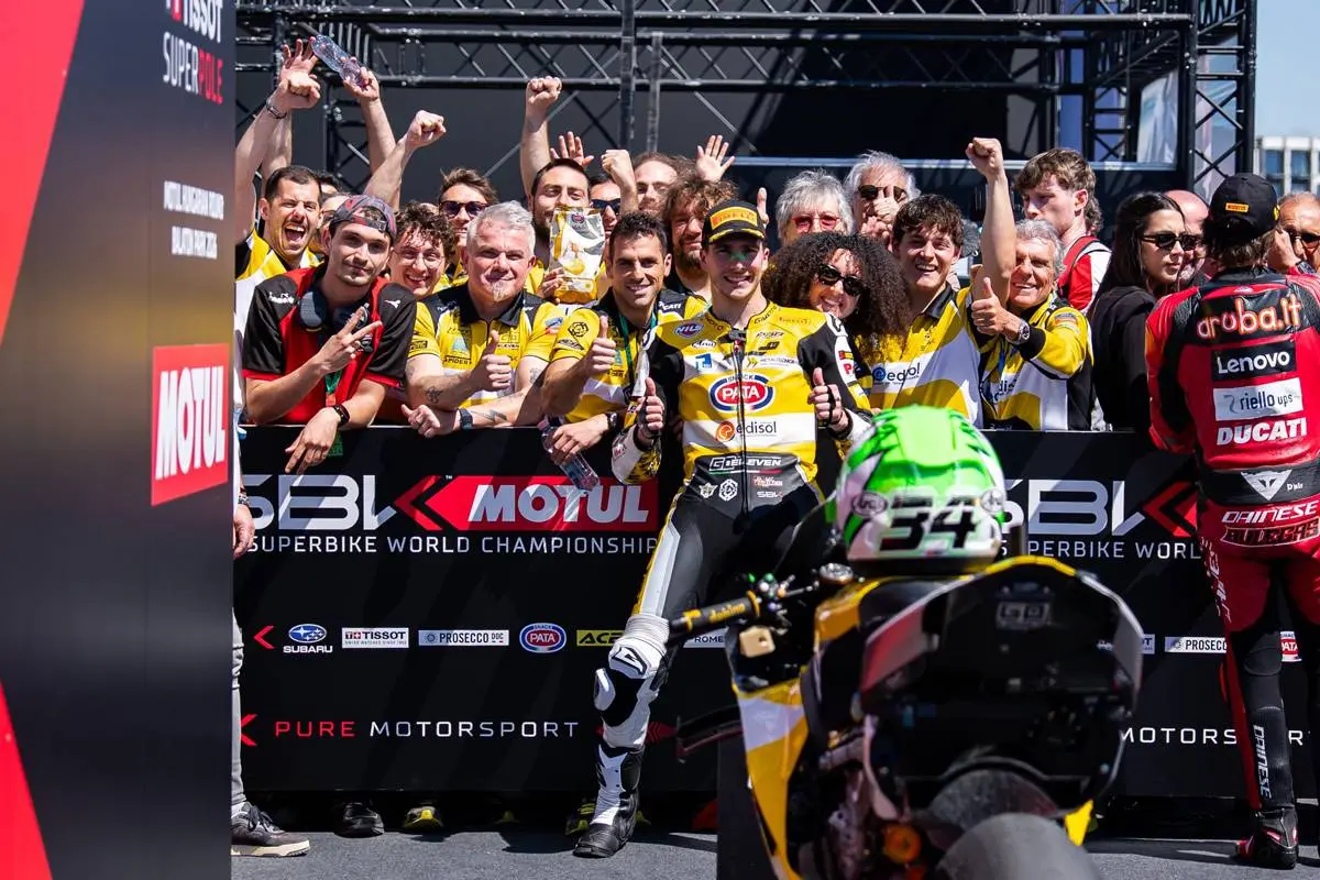 Lorenzo Baldassarri festeggia il suo secondo podio in Superbike