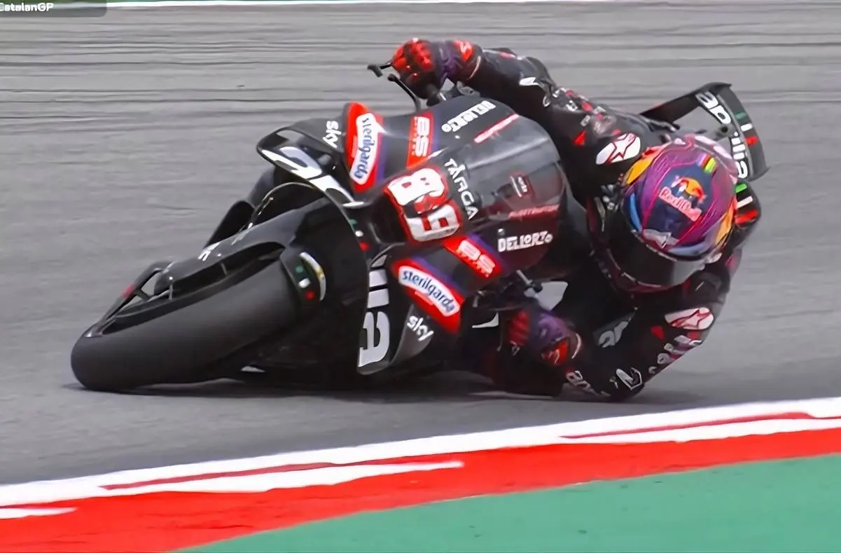 Jorge Martin, nightmare Friday in Barcelona: "With Aprilia we'll find a solution