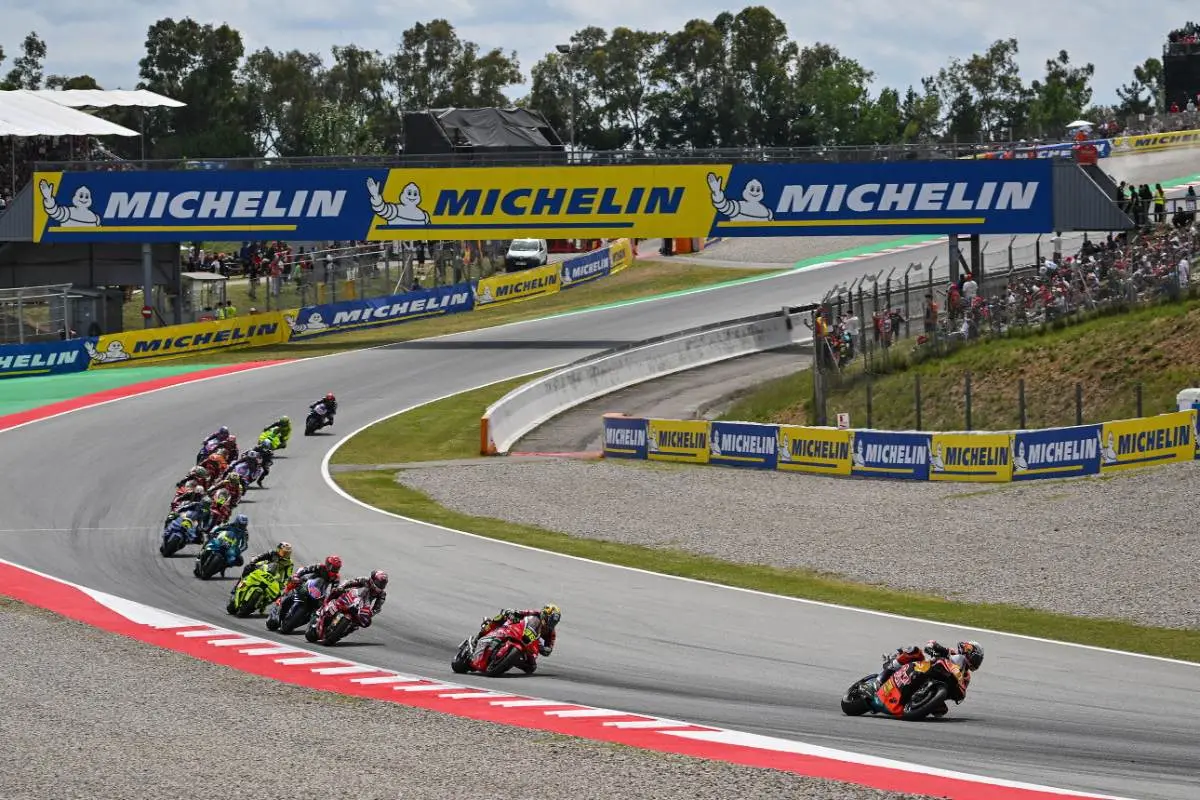 MotoGP under fire: was a third start necessary in Barcelona? Ezpeleta: "We had to race