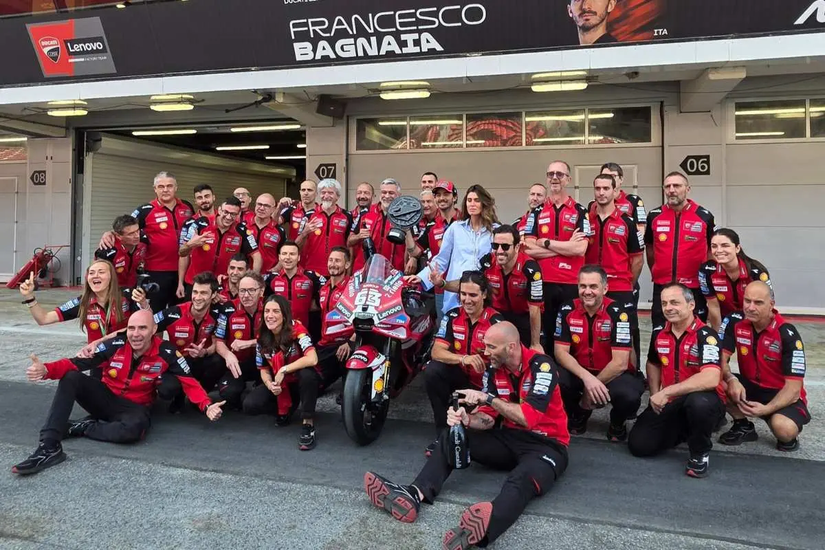 Cinque piloti penalizzati, Bagnaia sale sul podio a Barcellona: cambia l'ordine di arrivo della gara