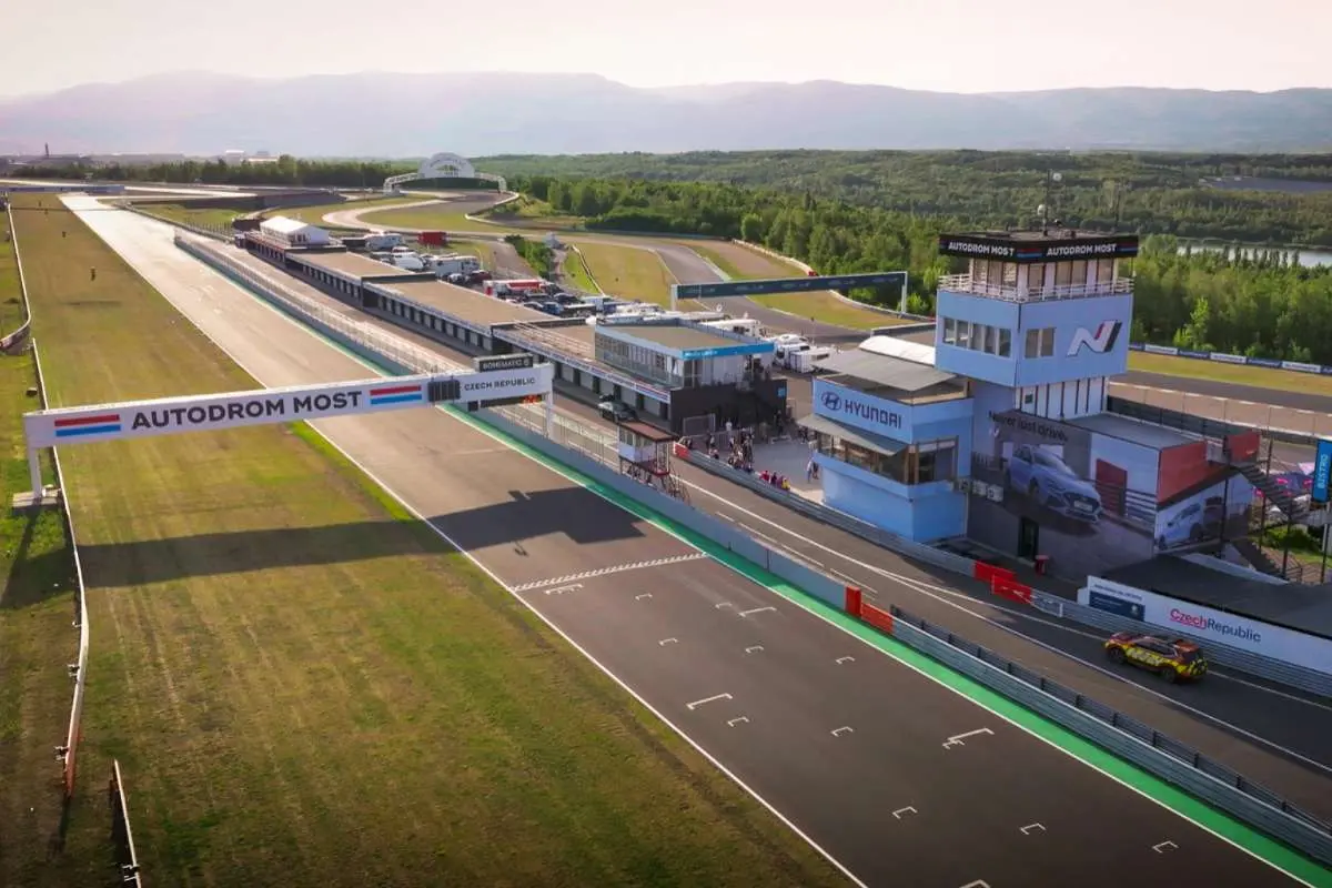SBK Most 2026, Bulega ancora imbattibile? Gli orari tv-streaming su Sky, TV8 e Now