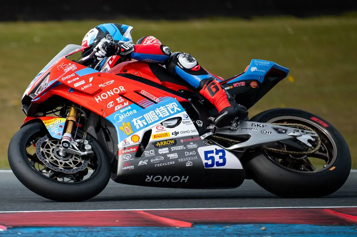 Supersport, two-speed China: ZXMoto flies with Debise, QJ Motor struggles