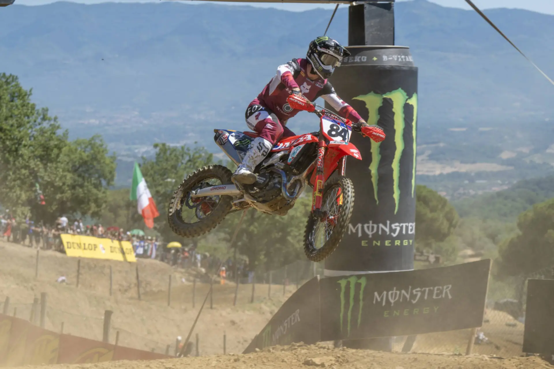 Show a Montevarchi: Jeffrey Herlings fa 116 nel MXGP d'Italia, Adamo giù dal podio
