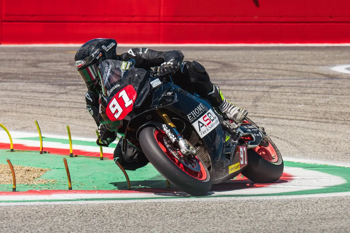 L'incredibile avventura (tutta in famiglia) di Luca Bernardi nel CIV Superbike