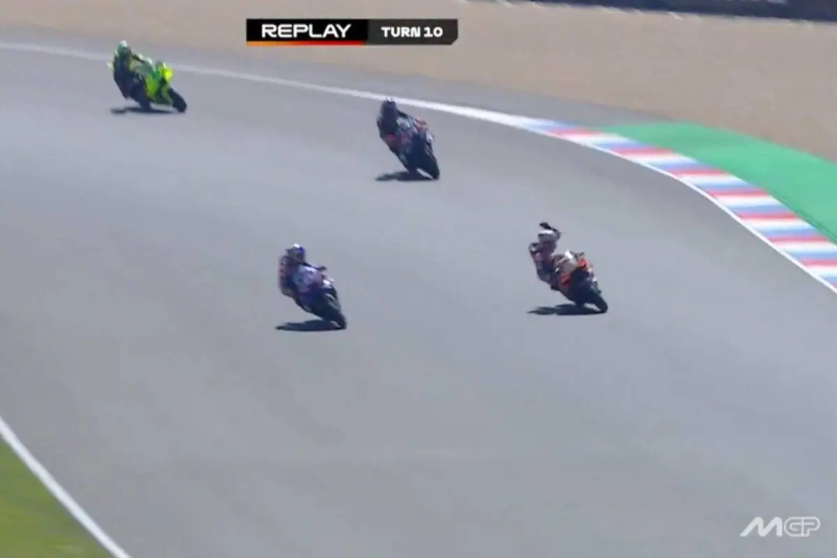 Toprak Razgatlioglu fa infuriare Bastianini e viene penalizzato: cosa è successo