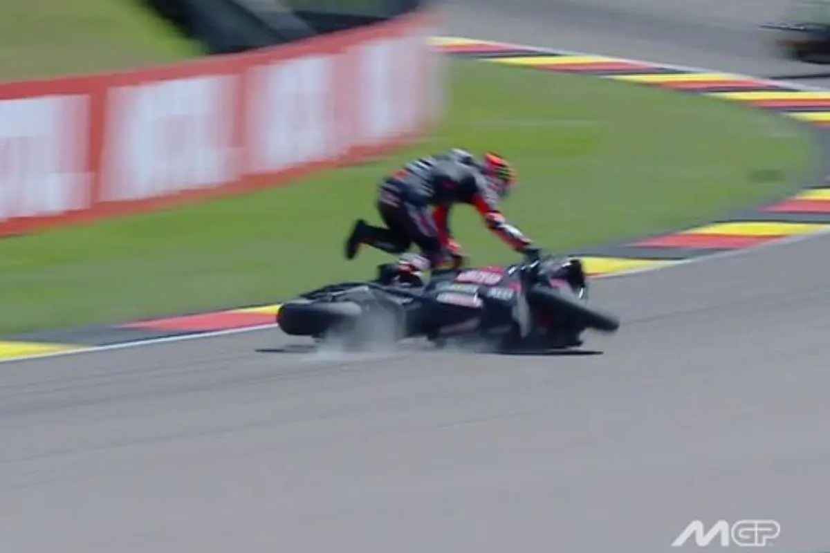 MotoGP Germania: show Ducati nelle Qualifiche, Bezzecchi cade e preoccupa Aprilia