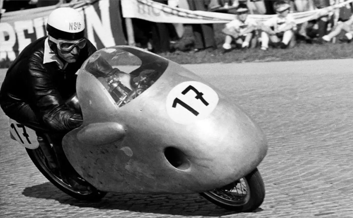 Herman Muller con la NSU 250 a Monza nel 1955