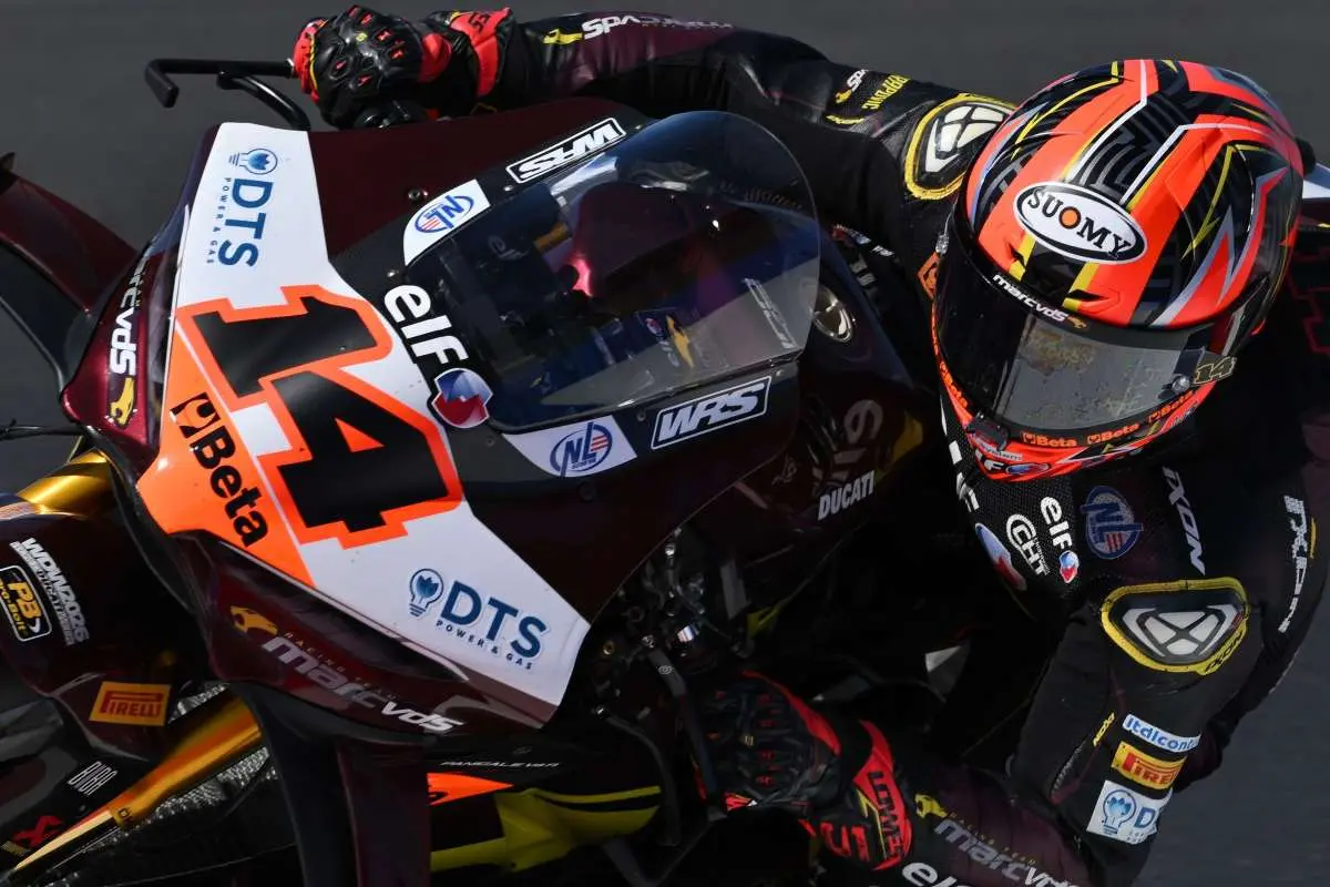 Sam Lowes pilota del team Marc VDS guida la Ducati Superbike