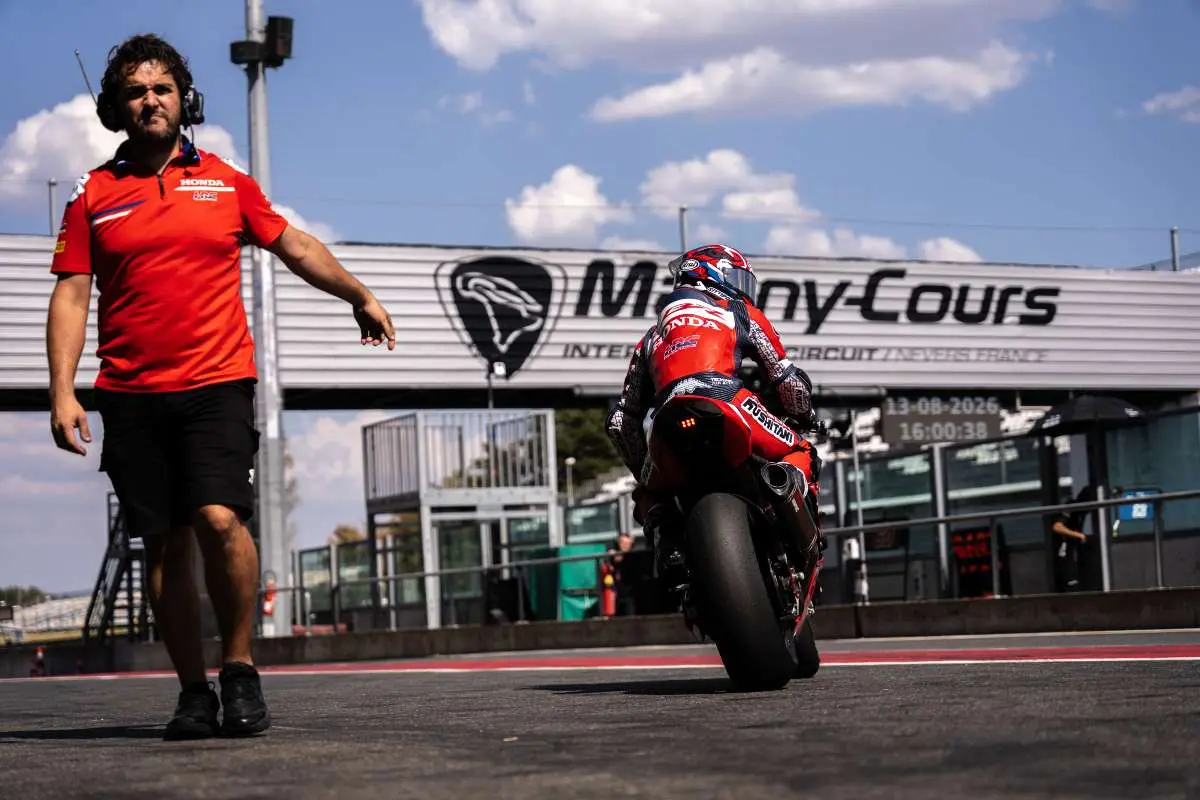 Somkiat Chantra pilota Honda HRC nel test Superbike a Magny-Cours
